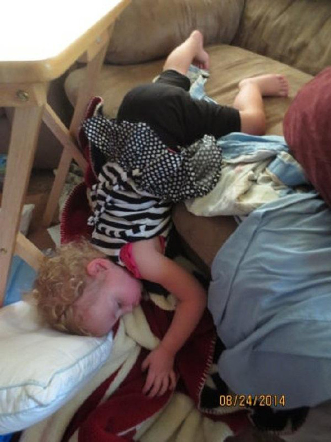 Những tư thế ngủ có thần thái đỉnh cao của các bé, xem xong ai nấy cười té ghế-3