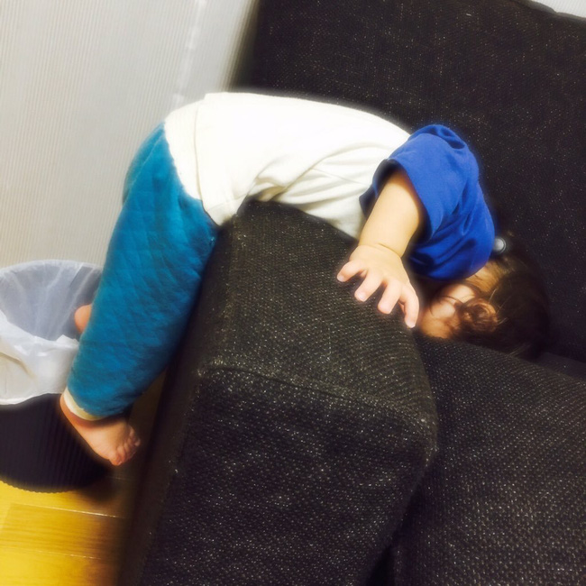 Những tư thế ngủ có thần thái đỉnh cao của các bé, xem xong ai nấy cười té ghế-6