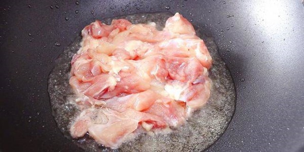 Cơm đùi gà sốt tiêu đen vừa ngon lại dễ làm, ai ăn cũng đòi thêm suất nữa-6