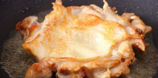 Cơm đùi gà sốt tiêu đen vừa ngon lại dễ làm, ai ăn cũng đòi thêm suất nữa-7