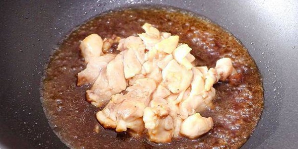 Cơm đùi gà sốt tiêu đen vừa ngon lại dễ làm, ai ăn cũng đòi thêm suất nữa-8