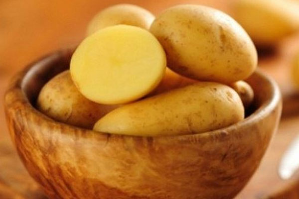 Lỡ bị bỏng, hãy cắt ngay một khoanh khoai tây đắp lên sẽ xảy ra điều kỳ diệu-1