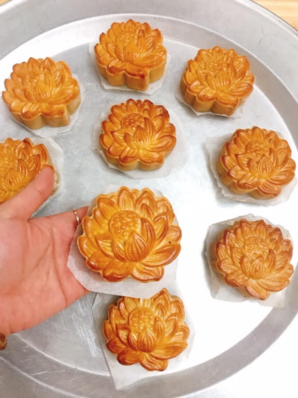 Chị em rộ trend làm bánh trung thu bằng nồi chiên không dầu, thành quả cũng rất gì và này nọ” chứ chẳng đùa-4
