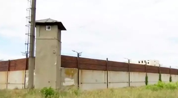 Con trai chịu án tù chung thân, bà mẹ lập kế hoạch giúp con vượt ngục, tinh vi và kỳ công đến mức cảnh sát cũng không ngờ được-3