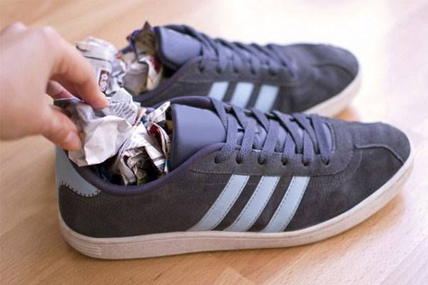 Mẹo&nbsp;xử lý giày dép ướt, không bị hôi ngày mưa-1