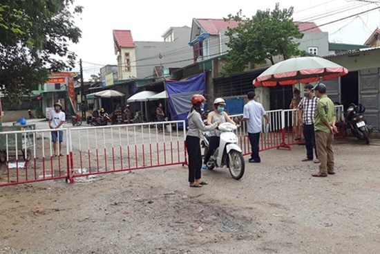 Sầm Sơn phong tỏa khu phố có người nghi mắc Covid-19