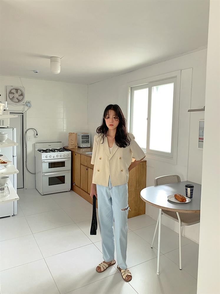 Cuối hè, chị em mau sắm ngay blazer cộc tay không thì thiệt mất bao set đồ thanh lịch sang xịn level max-5