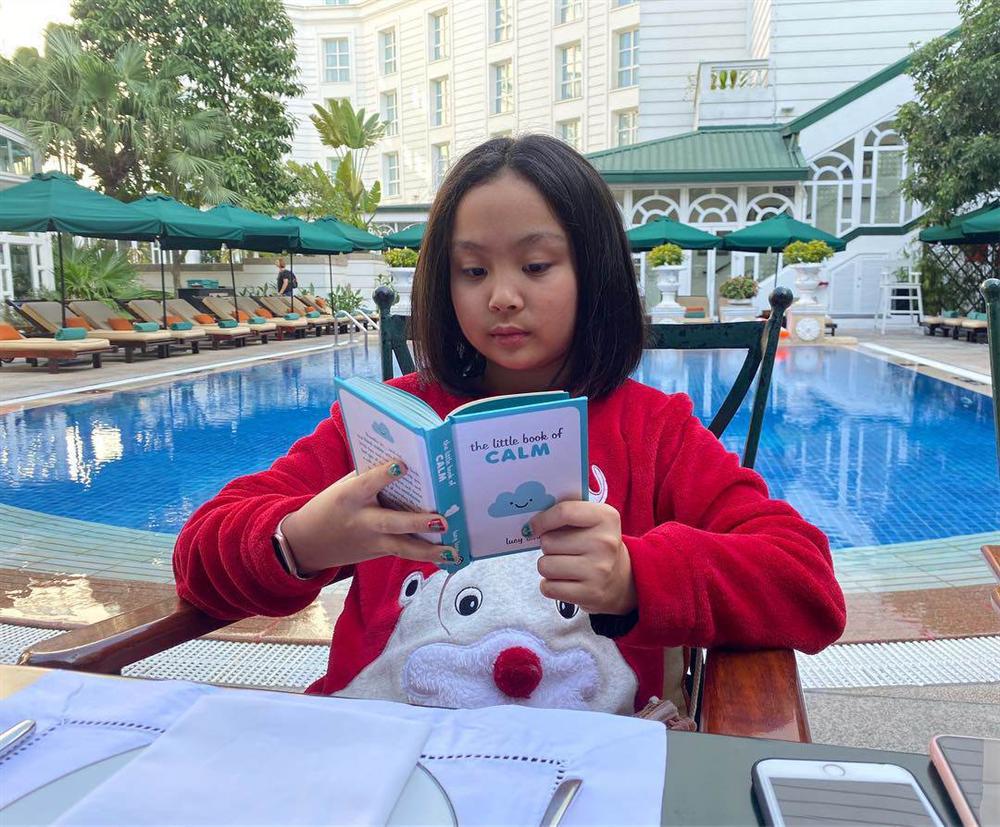 Con gái Phượng Chanel trả lời sai câu Tiếng Anh của Vũ Khắc Tiệp nhưng lại khiến ông bầu đỏ mặt vì điều này-7