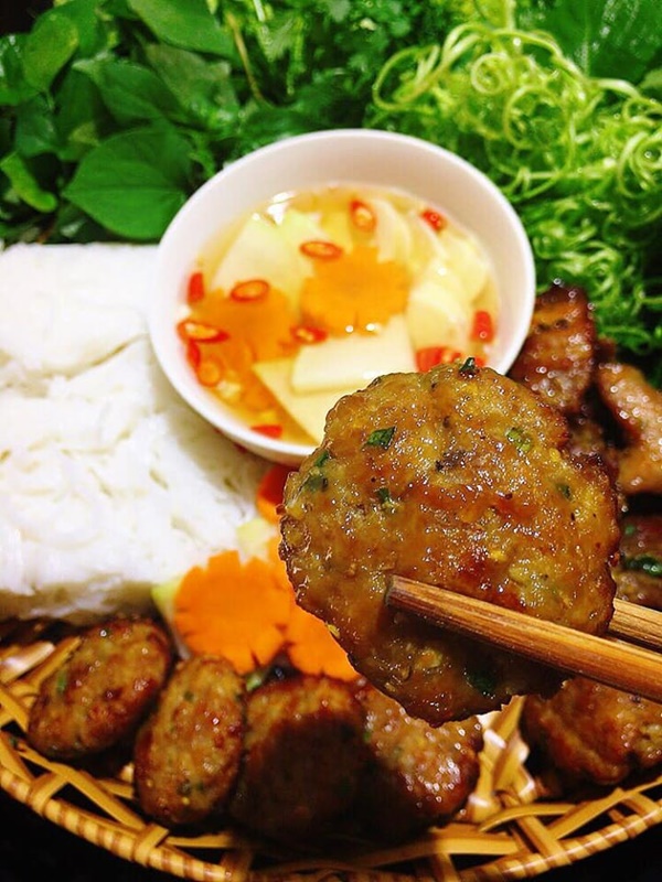 Ở Sài Gòn nhưng lại trót mê bún chả Hà Nội, vợ đảm vào bếp một thoáng đã có bữa ăn thơm ngon chuẩn vị-4