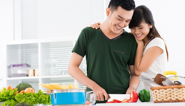 Chăm chỉ nấu cơm cho vợ mang đi làm và sự thật đằng sau việc vợ bỗng nhiên ăn khoẻ hơn bình thường-1