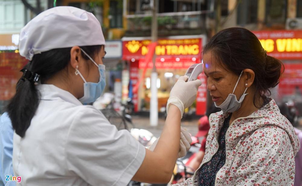 Chen chân bán vàng ngày giá cao kỷ lục, vượt 62 triệu đồng/lượng-8