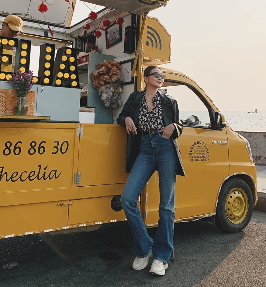 Thanh Hằng chân đã dài còn khéo ăn vận hack dáng, chị em cũng nhặt ra được khối chiêu lên đồ tôn dáng cao ráo mảnh mai đến sở làm-2