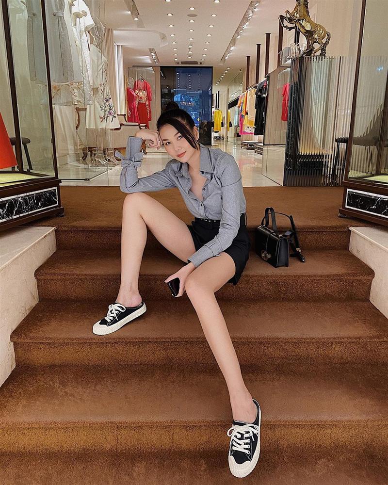 Thanh Hằng chân đã dài còn khéo ăn vận hack dáng, chị em cũng nhặt ra được khối chiêu lên đồ tôn dáng cao ráo mảnh mai đến sở làm-6
