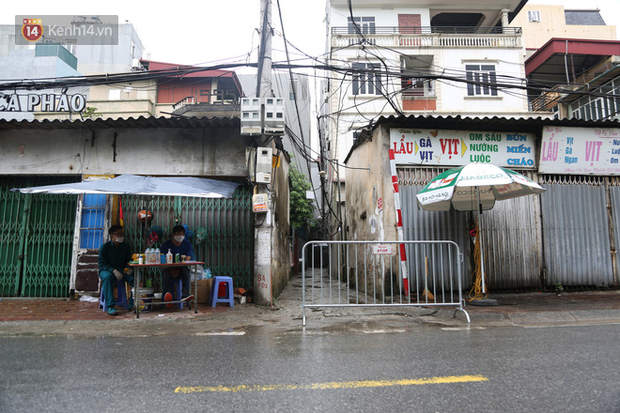 Một người ở cùng chung cư với bệnh nhân 714 bất hợp tác, lên xe máy bỏ đi khi thấy chốt phong tỏa-1