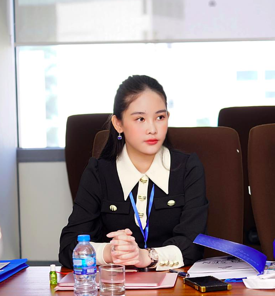 Sau hàng loạt lùm xùm, Lê Âu Ngân Anh gây bất ngờ khi trở thành giảng viên Đại học: Em áp lực lắm vì trong tay chỉ có tấm bằng Thạc sỹ-3