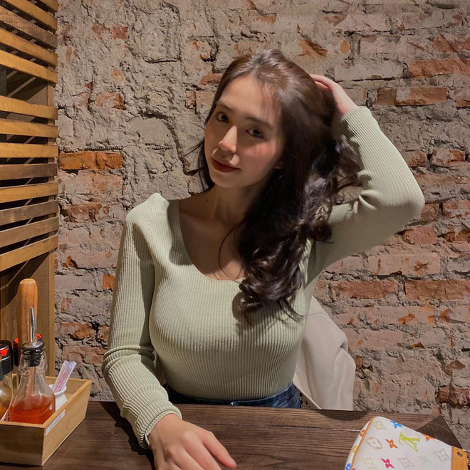 Vẻ ngoài gợi cảm của hot girl cao 1m53, nổi tiếng một thời-10