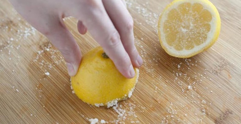 Bổ quả chanh và thêm chút muối bạn đã có trong tay cặp đôi làm sạch hoàn hảo, tác dụng thứ 6 chắc chắn ai cũng mê-2