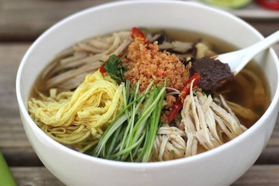 Buổi sáng nấu bún thang ngon đúng vị Hà Nội đơn giản, dễ làm tại nhà