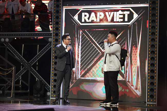 Trấn Thành bị nói miệt thị ngoại hình thí sinh Rap Việt, vô duyên khi mời thức ăn thừa ngay trên sóng truyền hình-3