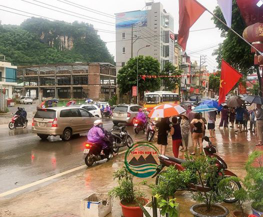 Rơi xuống cống thoát nước, 1 người đàn ông bị cuốn trôi-1