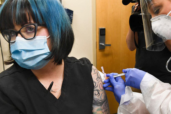 Tổng thống Putin tuyên bố Nga đã có vaccine Covid-19 đầu tiên trên thế giới, con gái ông cũng đã được tiêm-3