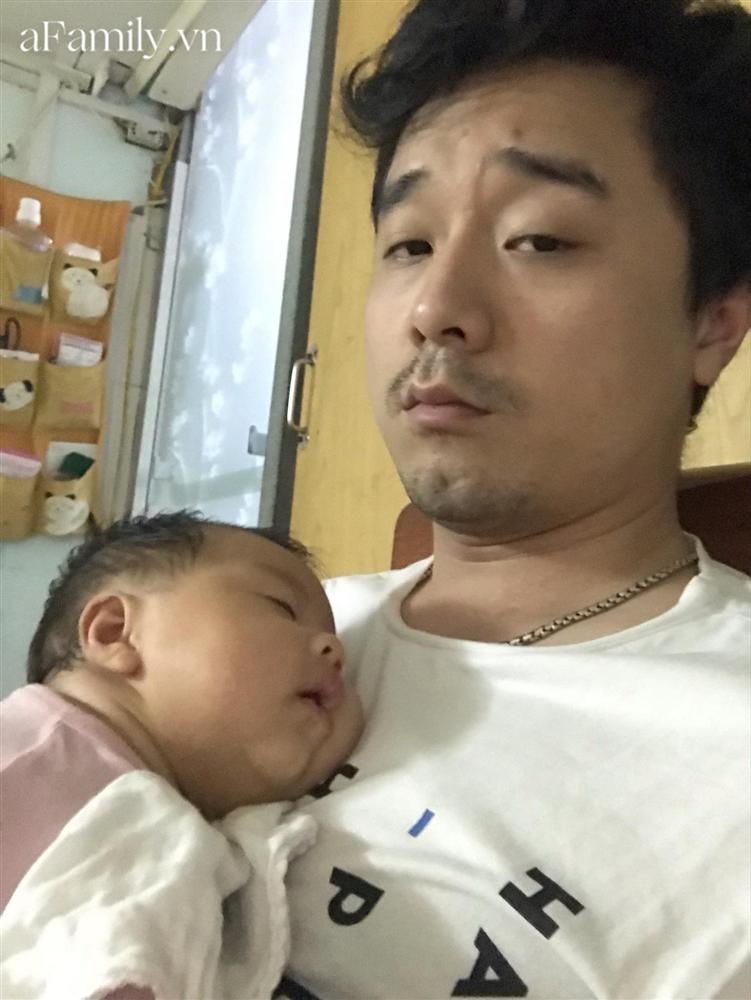 Hài hước bức ảnh trước và sau khi có con của bố bỉm sữa gây sốt MXH: Hóa ra các bố chăm con cũng xuống sắc thế này!-7