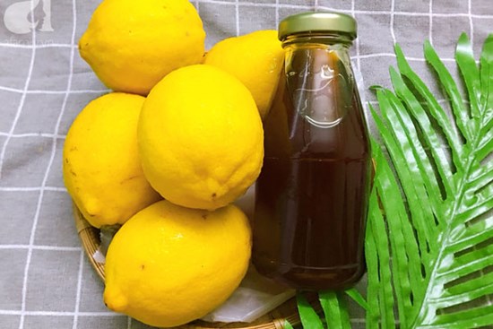 Thời tiết giao mùa “ẩm ương” lại thêm dịch bệnh, tốt nhất là có hũ chanh vàng ngâm mật ong để đảm bảo sức khỏe cả nhà các mẹ ạ!
