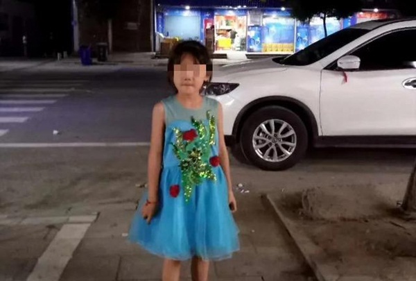 Bé gái 7 tuổi xin đi chơi nhưng không về, 2 ngày sau gia đình tìm được con dưới lớp đất lạnh lẽo tại vườn nhà hàng xóm-2