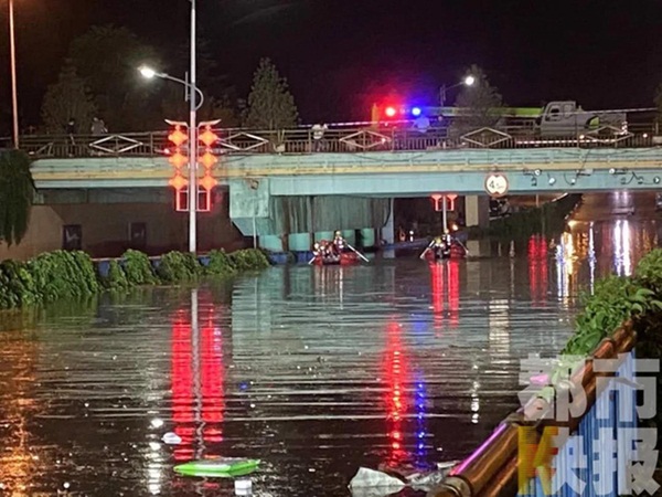 Gia đình 6 người chìm trong biển nước giữa trời mưa lớn, cứu hộ chỉ giải cứu được 5 người và câu chuyện đau lòng về nạn nhân xấu số-2