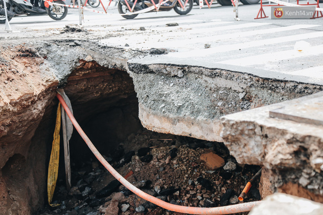 Cận cảnh hố tử thần” khổng lồ ngay ngã tư ở Sài Gòn, nguyên nhân do cống tôn bị vỡ gây sụt đường-15