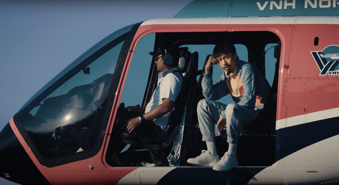 Đen Vâu ngồi đọc rap trên trực thăng-3