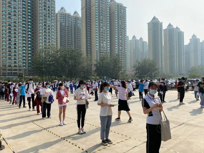 Dịch Covid-19 bùng phát mạnh, kỳ thi tốt nghiệp THPT, đại học ở các quốc gia khác bị ảnh hưởng thế nào?-2