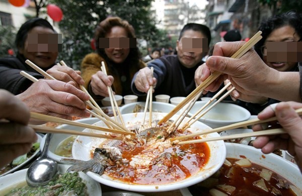 Loại ung thư mà người giàu và người nghèo dễ mắc nhất là gì? Câu trả lời sẽ khiến bạn phải thay đổi thói quen sống gấp-2