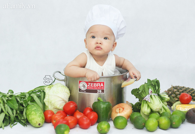 Nhờ mỗi chiếc nồi luộc gà và rau củ trong bếp, mẹ trẻ giúp con có ngay bộ ảnh xịn mịn chẳng kém gì ngoài tiệm-1