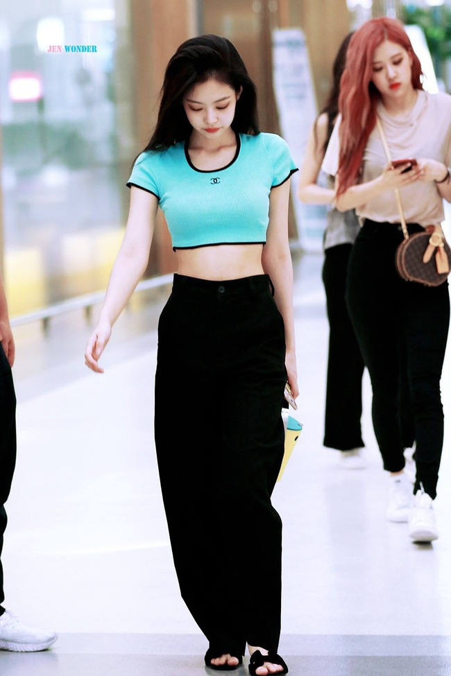 Jennie diện crop top theo những cách thật tinh tế mà tôn dáng hết cỡ, hay nhất là không khó để chị em đu theo-2