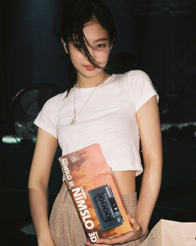 Jennie diện crop top theo những cách thật tinh tế mà tôn dáng hết cỡ, hay nhất là không khó để chị em đu theo-4