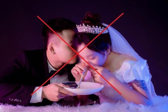 Phẫn nộ bộ ảnh cưới đồi bại mô phỏng sử dụng ma túy của đôi nam nữ