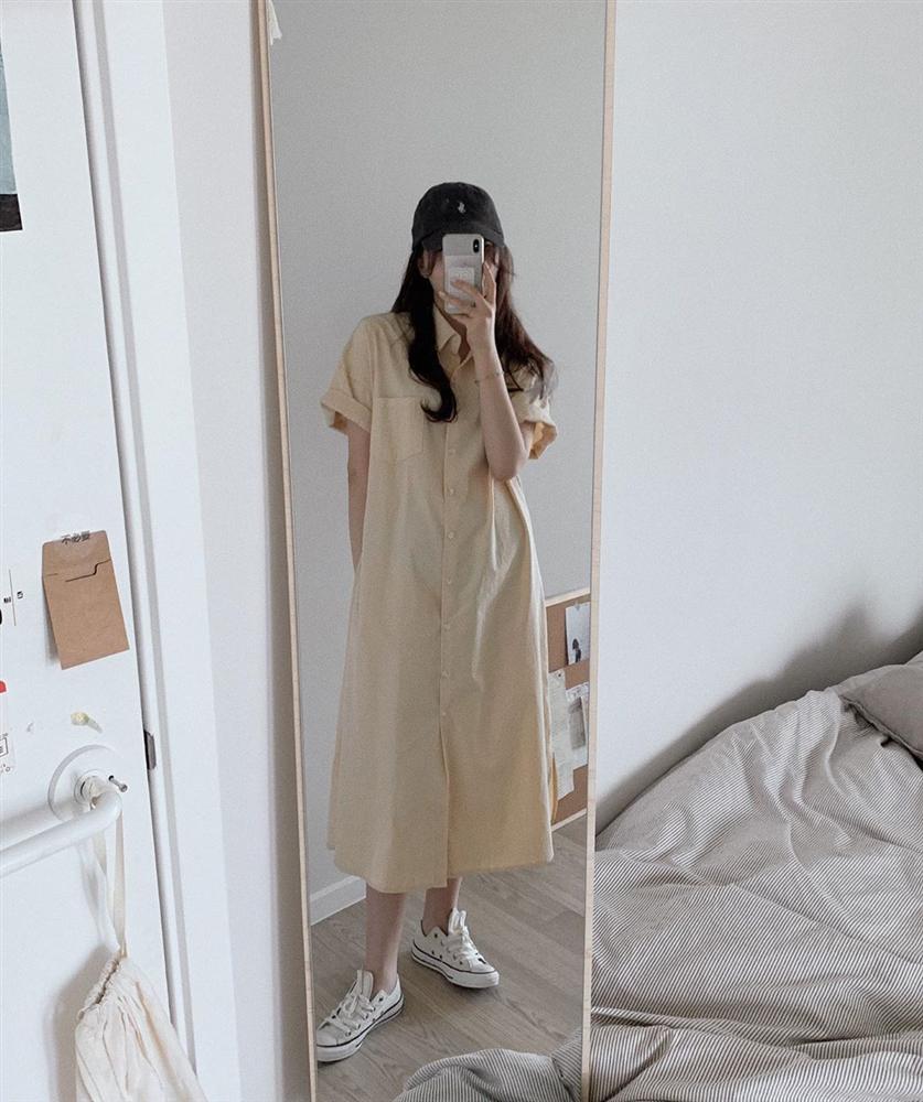 Cứ mix 5 kiểu váy sau với giày sneaker, bạn sẽ được nhân đôi vẻ sành điệu và xịn sò-10