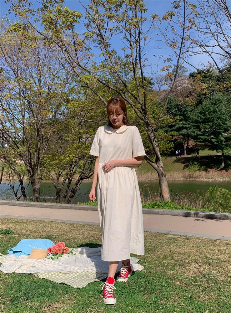 Cứ mix 5 kiểu váy sau với giày sneaker, bạn sẽ được nhân đôi vẻ sành điệu và xịn sò-8