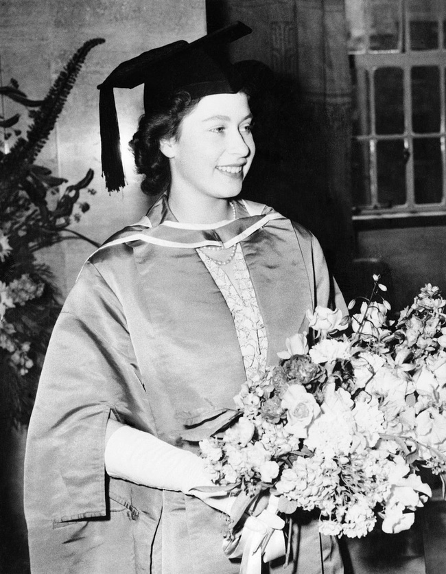 Một loạt ảnh hiếm thời trẻ của Nữ hoàng Anh cho thấy bà đích thực là tuyệt sắc giai nhân với khí chất khó ai sánh bằng-5