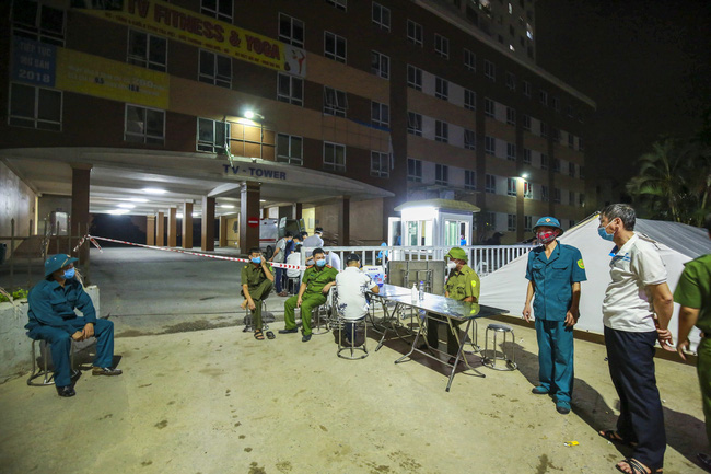 Hà Nội phong tỏa 2 tòa chung cư ở Hoài Đức ngay trong đêm sau khi phát hiện ca nghi mắc COVID-19-2