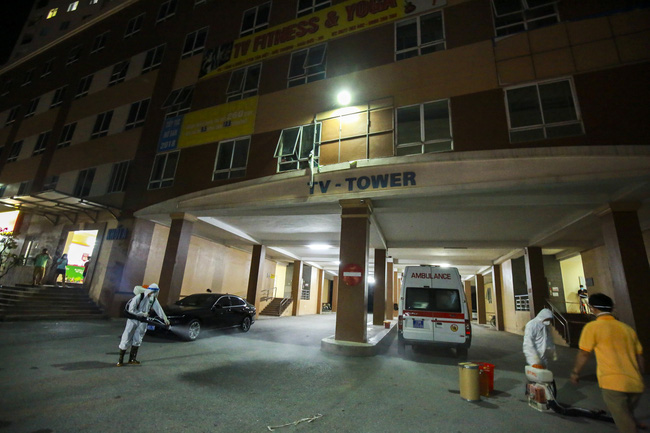 Hà Nội phong tỏa 2 tòa chung cư ở Hoài Đức ngay trong đêm sau khi phát hiện ca nghi mắc COVID-19-4