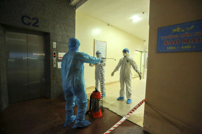 Hà Nội phong tỏa 2 tòa chung cư ở Hoài Đức ngay trong đêm sau khi phát hiện ca nghi mắc COVID-19-10