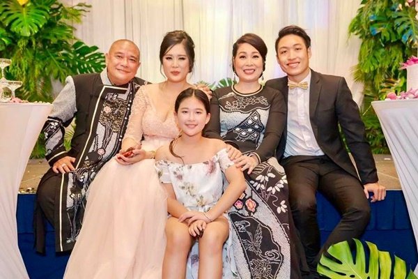 Con gái lấy chồng rồi định cư ở Mỹ, NSND Hồng Vân thương nhớ con quay quắt mà khóc thật nhiều-6