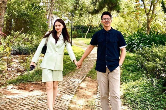 CEO Matt Liu khoe ảnh tay trong tay với Hương Giang kèm lời đường mật: Có thể ở cạnh nhau hay không là do ý em!