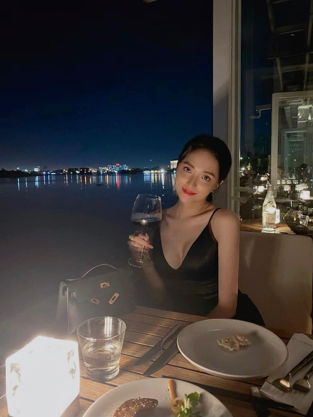 CEO Matt Liu khoe ảnh tay trong tay với Hương Giang kèm lời đường mật: Có thể ở cạnh nhau hay không là do ý em!-4