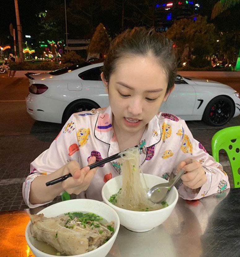 Thuý Vi chia sẻ về chuyện mặc đồ bộ: Có tiền mua túi hiệu thì làm gì cũng được-1