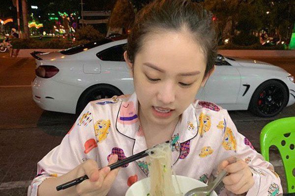 Thuý Vi nhạt nhoà khi đọ sắc với hội bạn, dân tình tiếc nuối thần thái đỉnh cao thời mới phẫu thuật thẩm mỹ-8