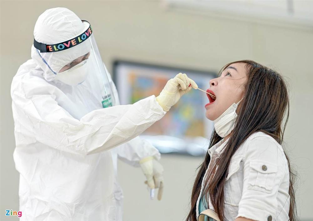 Hà Nội tái xét nghiệm người từ vùng dịch về bằng phương pháp rRT-PCR-1