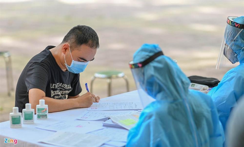 Hà Nội tái xét nghiệm người từ vùng dịch về bằng phương pháp rRT-PCR-3